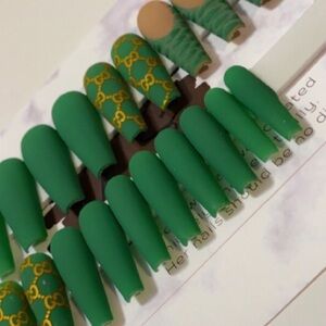 Custom Press-on Nails 💅🏼